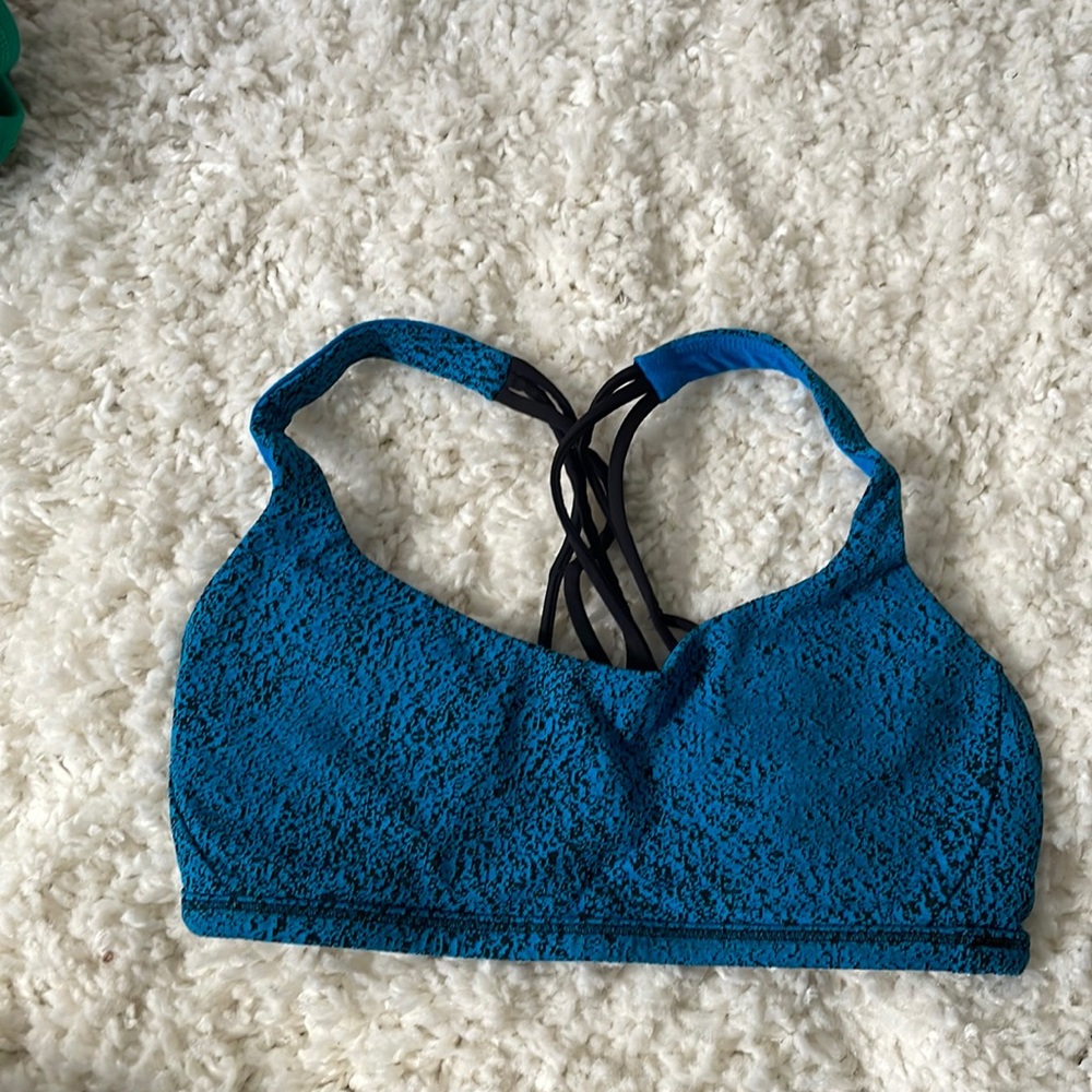 Lululemon sports bra size 4